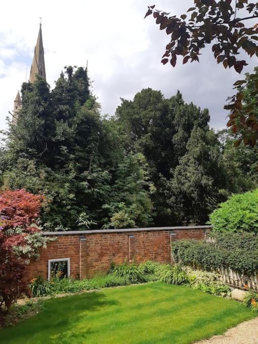 Beautiful Georgian Cottage Within A Private Walled Garden Oakham Exterior foto