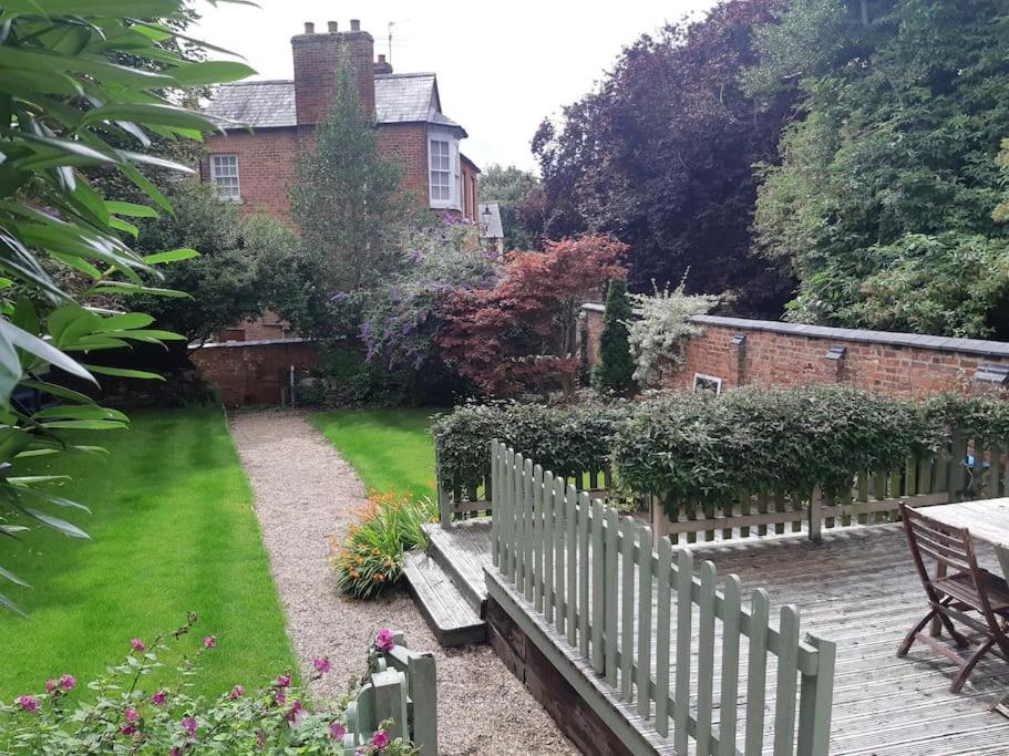 Beautiful Georgian Cottage Within A Private Walled Garden Oakham Exterior foto