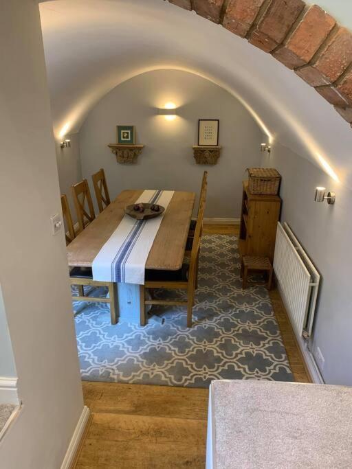 Beautiful Georgian Cottage Within A Private Walled Garden Oakham Exterior foto