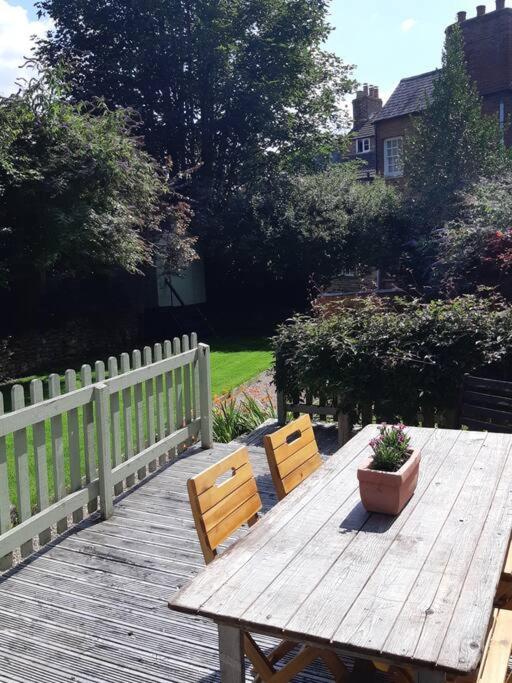 Beautiful Georgian Cottage Within A Private Walled Garden Oakham Exterior foto